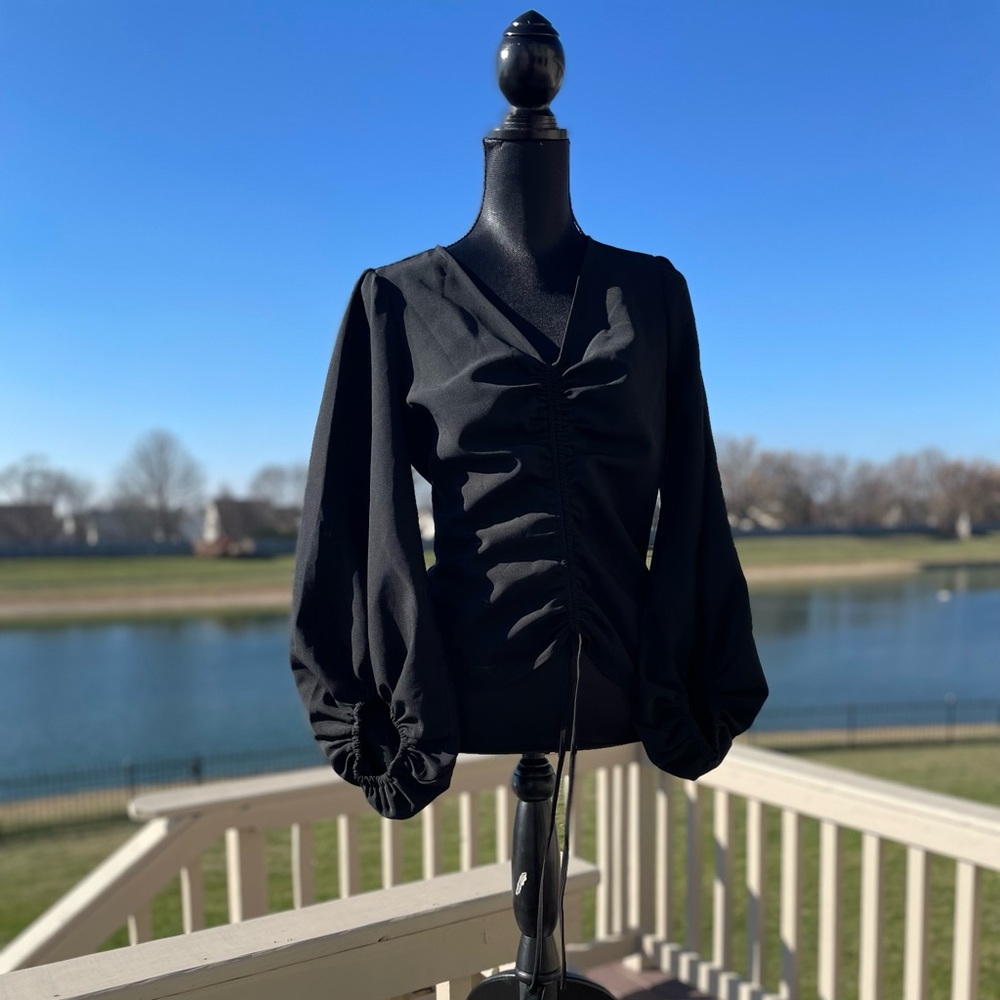 Black cece top with puffy sleeves
